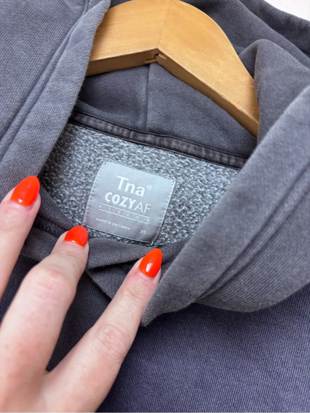 Aritzia TNA Cozy Fleece Perfect Shrunken Cropped Pullover Hoodie Charcoal Gray
